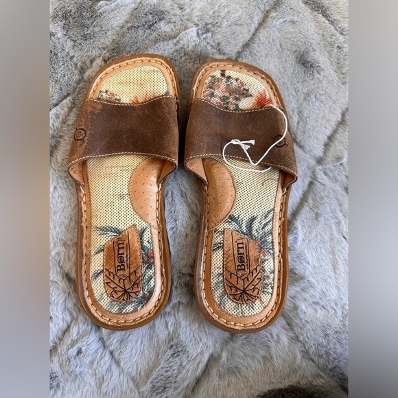 Born Shoes - Born Leather sandals  slides slip on Women’s size 6 , minimal wear